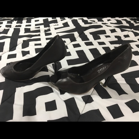 Brown open toe heels - Picture 3 of 5